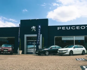 Un nouvel écran LED met en lumière PEUGEOT FAHY